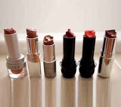 Mẹo nhỏ đơn giản giúp tái chế son môi bị gãy Mẹo nhỏ đơn giản giúp tái chế son môi bị gãy