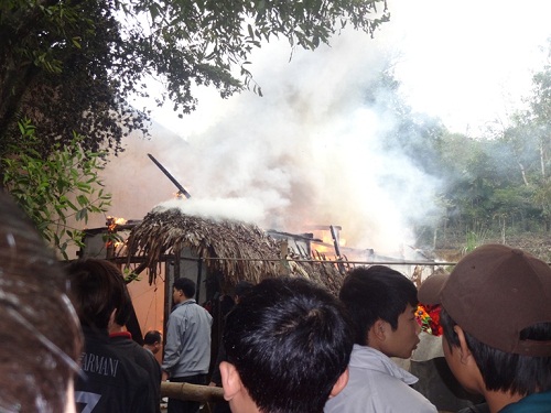 Cháy nhà, một giáo viên chết thảm