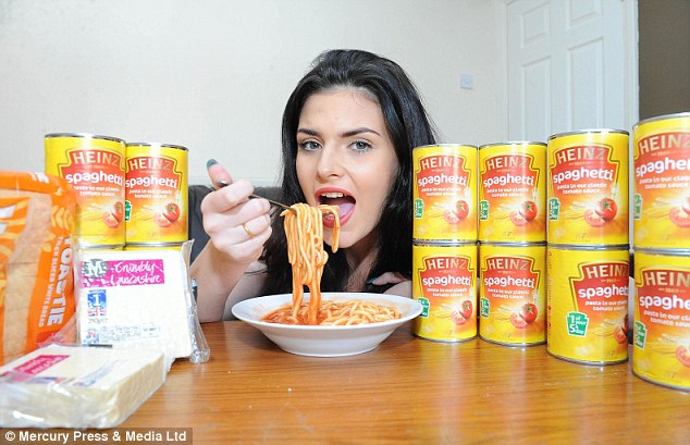 Lạ lùng cô nàng mắc chứng sợ đồ ăn