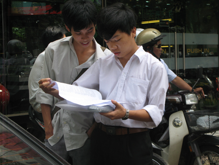 Thay đổi đề thi tốt nghiệp THPT, cả thầy và trò “choáng”