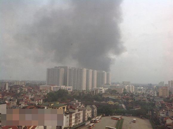 Cháy lớn tại nhà máy Diana gần trung tâm Times City