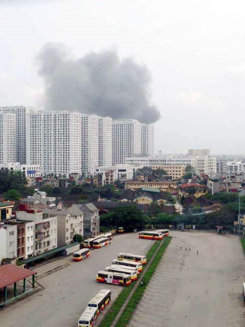 Cháy lớn tại nhà máy Diana gần trung tâm Times City