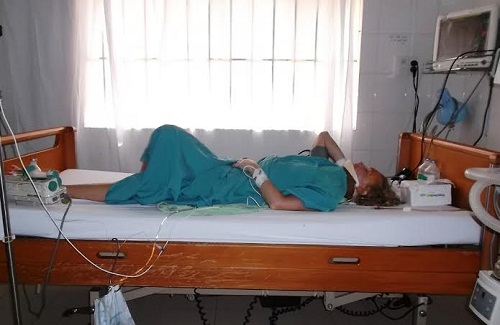 Cứu sống nữ khách người Nga nghi bị cá biển tấn công