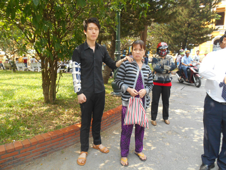 Nỗi đau của hai người mẹ sau góc khuất của kẻ sát nhân đồng tính