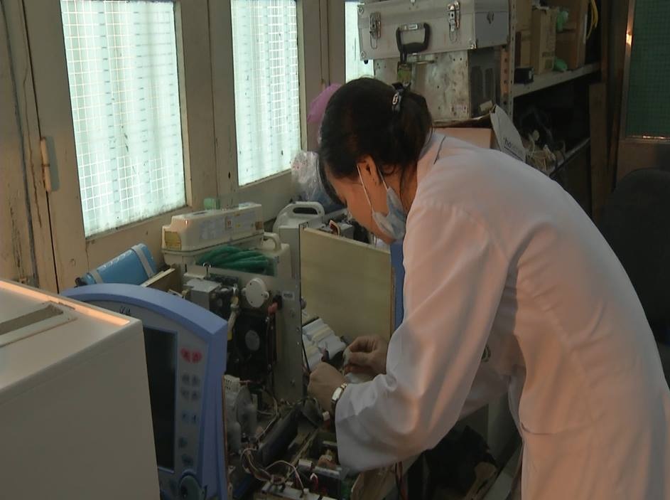 Hỗ trợ BV Bạch Mai chống sởi, Bộ Y tế cấp máy thở hỏng