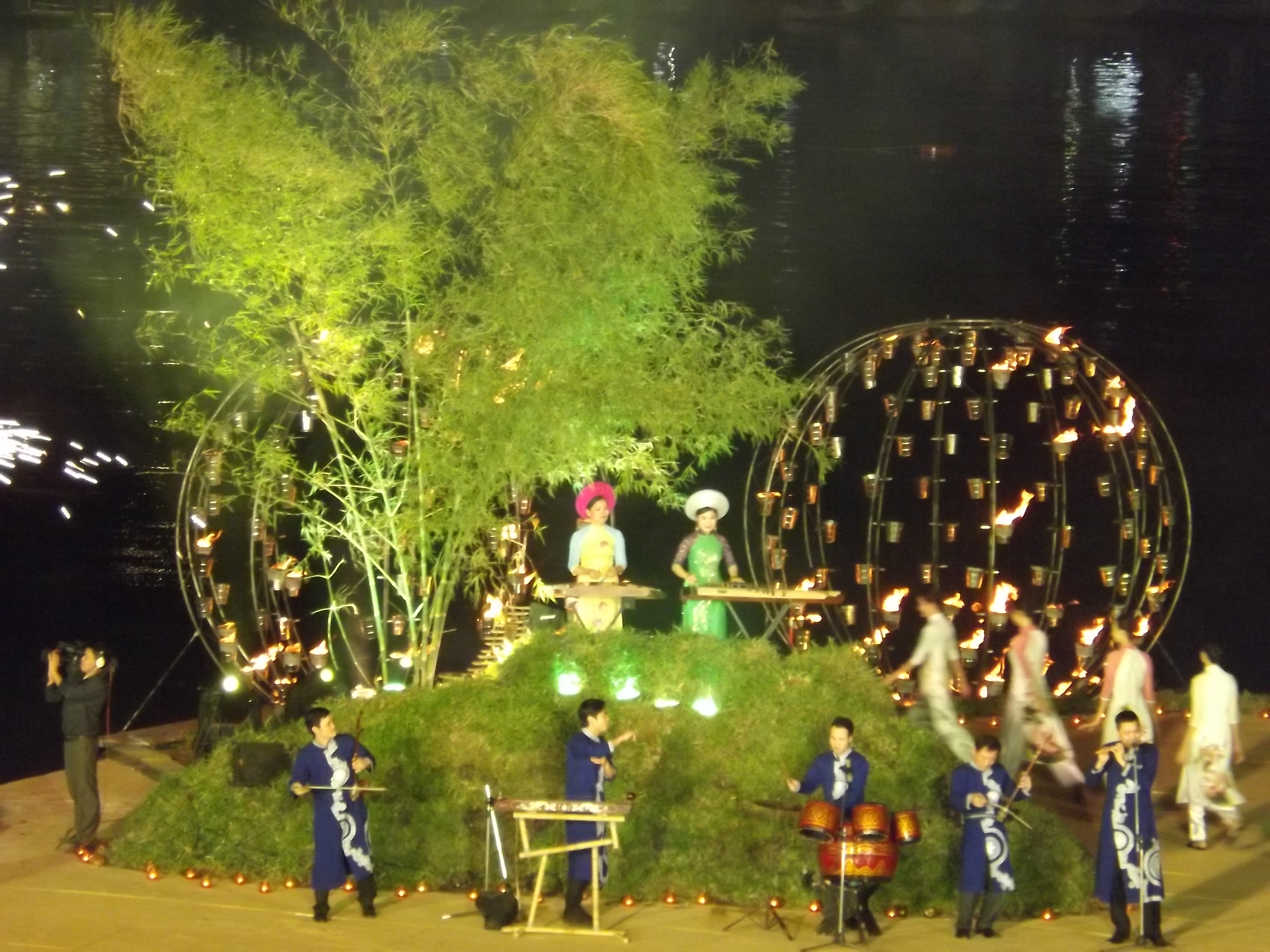 Bế mạc Festival Huế 2014: Lắng đọng, bồi hồi mong được gặp lại