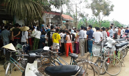 Lợp mái tôn, một thanh niên bị điện giật tử vong