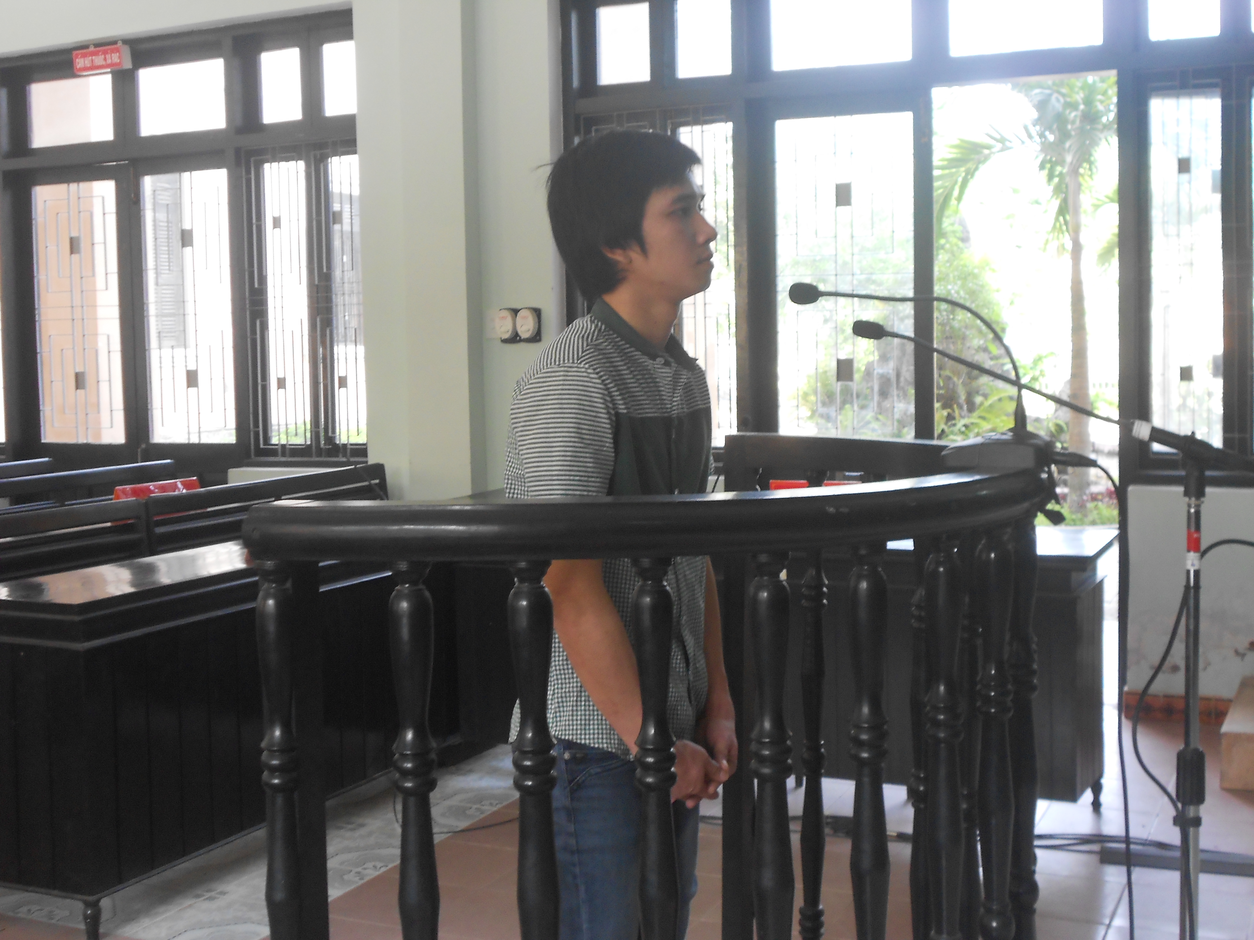 Bên khách “tè bậy”, nam thanh niên chém người dã man