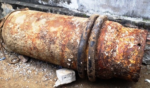 Thanh hóa: Phát hiện vật lạ dài gần 2m nghi có chứa chất độc