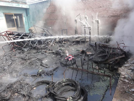 Đà Nẵng: Cháy lớn tại Xí nghiệp môi trường đô thị Ngũ Hành Sơn Đà Nẵng: Cháy lớn tại Xí nghiệp môi trường đô thị Ngũ Hành Sơn