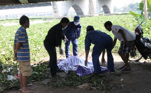 Phát hiện thi thể người đàn ông dưới chân cầu Bình Lợi