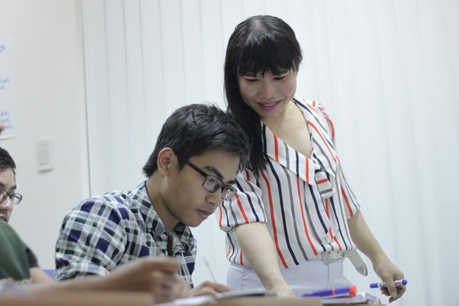 Công tử bỏ ĐH quốc tế để vào lớp cô giáo chuyển giới Quỳnh Trâm