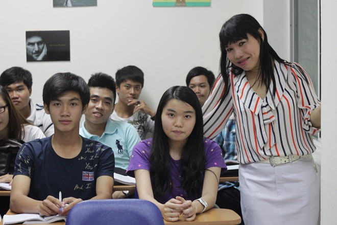 Công tử bỏ ĐH quốc tế để vào lớp cô giáo chuyển giới Quỳnh Trâm