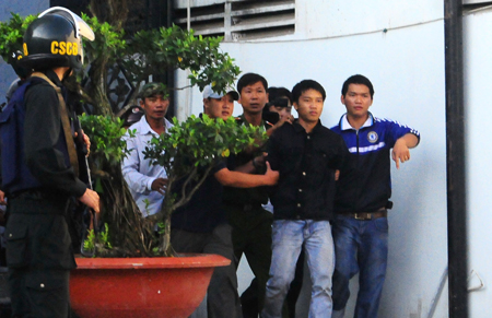 Bí ẩn vụ trung sĩ công an trộm súng, xả 3 băng đạn vu vơ