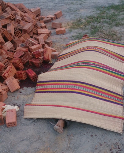 Con giết cha bằng 40 nhát dao ngay tại nơi làm việc