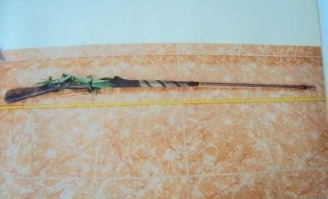 Bắn chết tình địch, vứt xác xuống suối