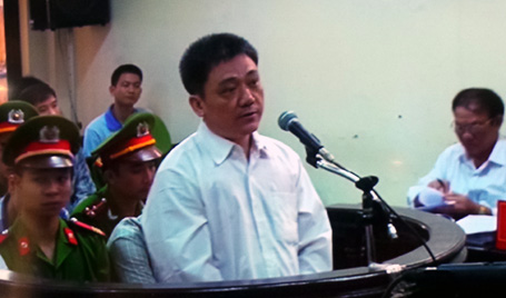 Dương Chí Dũng vui vẻ tại toà xét xử phúc thẩm em trai