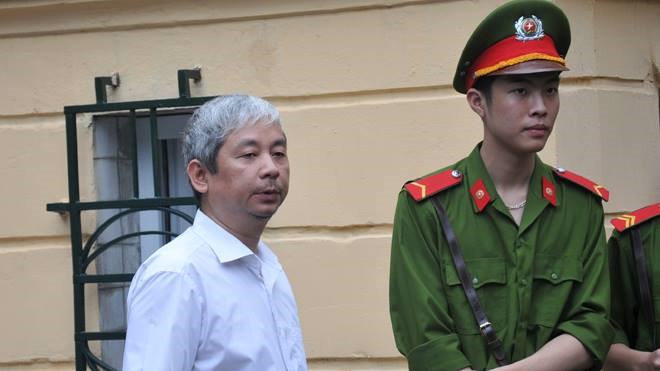 Hình ảnh hiếm có gia đình bầu Kiên đến dự phiên toà