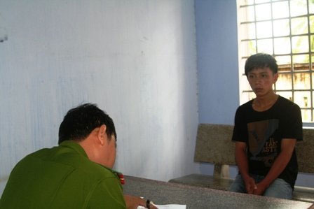 Vụ cô gái chết trong phòng trọ khóa kín: Bị người yêu bóp cổ