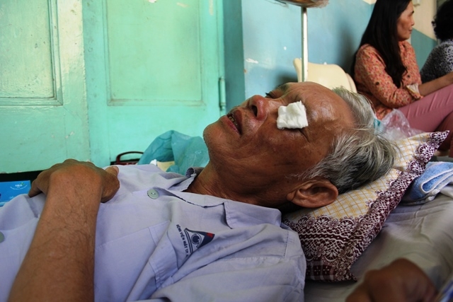 tạt axit đồng nghiệp