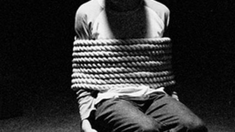 Giải cứu thiếu nữ 18 ngày bạn trai bắt làm nô lệ tình dục