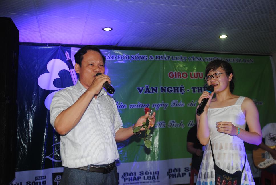 Báo Đời sống và Pháp luật giao lưu tại Miền Trung