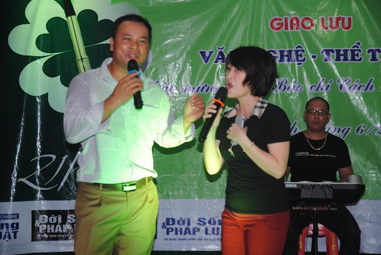 Báo Đời sống và Pháp luật giao lưu tại Miền Trung