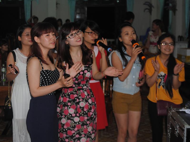 Báo Đời sống và Pháp luật giao lưu tại Miền Trung