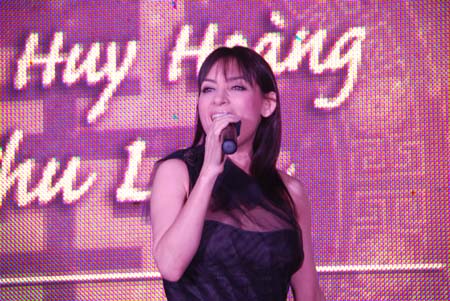 Ngắm dàn ca sỹ và xe khủng tại đám cưới “triệu đô”