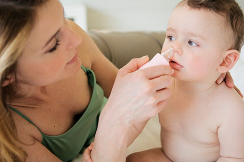 Dễ dàng trị nghẹt mũi cho trẻ tại nhà
