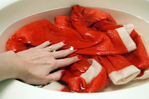 Mẹo hay khắc phục áo len bị dão khi giặt