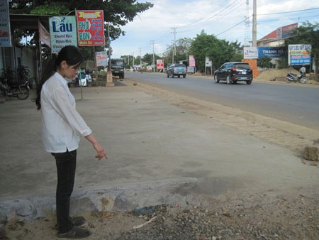 Bé 2 tuổi tử vong vì ăn bả chó nhặt ngoài đường