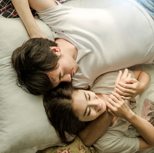 Quen qua mạng, vừa gặp nhau đã lên giường 