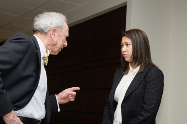 Chán ngán với bố chồng lắm lời, thích hạch sách con dâu