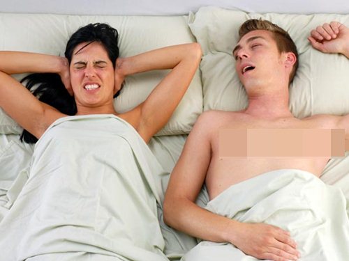 Cười nghiêng ngả với chiêu trị chồng ngủ ngáy của bà vợ 9X