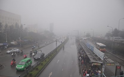 Thủ đô Hà Nội trời nhiều mây, âm u