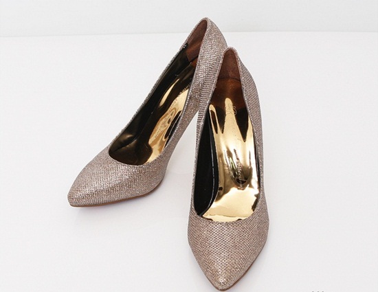 Bắt kịp xu hướng giày cao gót đẹp mê ly cho quý cô công sở Bắt kịp xu hướng giày cao gót đẹp mê ly cho quý cô công sở