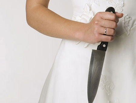 Cắt tay tự tử vì chồng ghen tuông, hành hạ suốt đêm