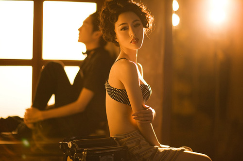 Tủi nhục mang tiếng lăng loàn vì trót mang thai với tình cũ