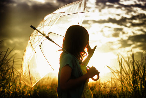 Em vẫn đợi chờ phía sau những cơn mưa…