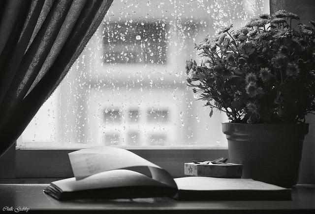 Em vẫn đợi chờ phía sau những cơn mưa…