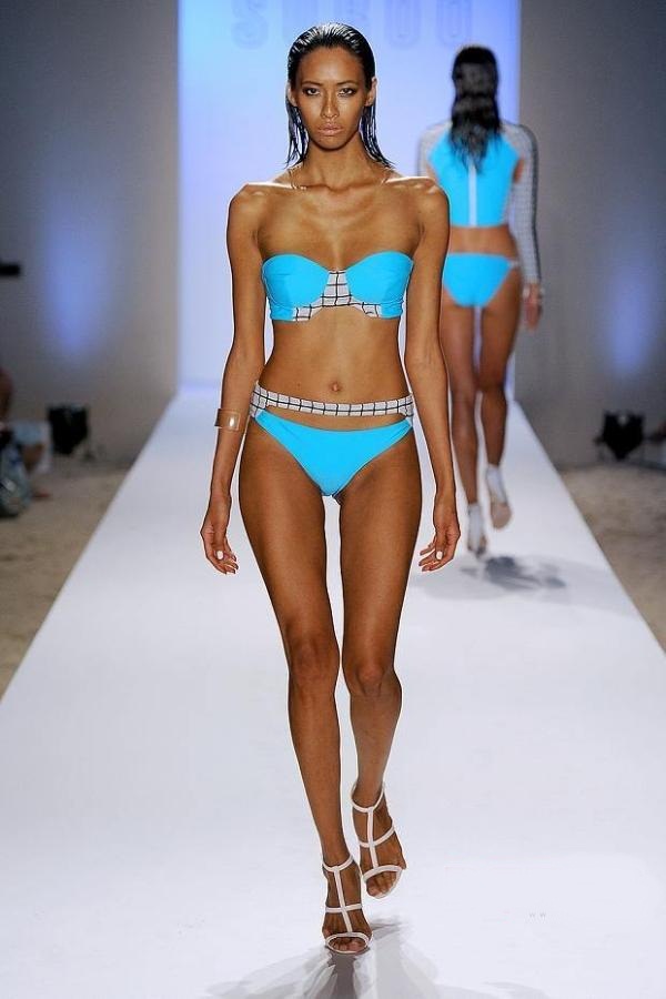 Đón xu hướng mẫu bikini “hot” nhất hè 2014