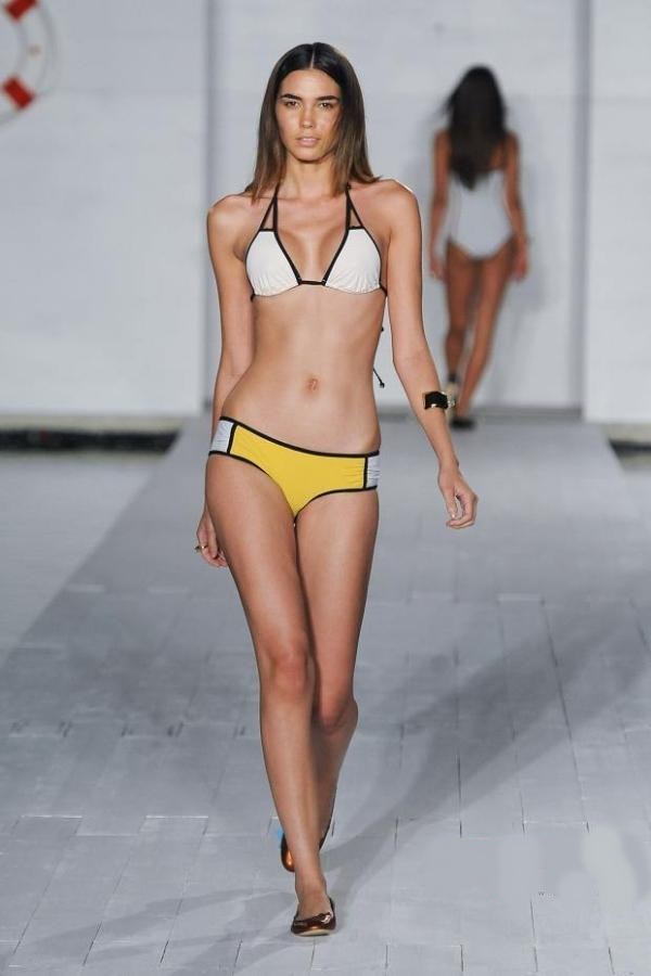 Đón xu hướng mẫu bikini “hot” nhất hè 2014