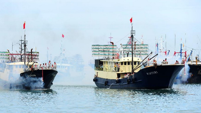 Trung Quốc ngang ngược cấm đánh bắt cá trên biển Đông