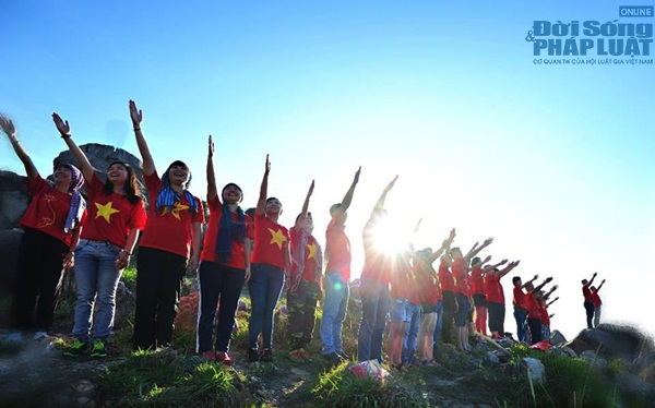 Xúc động bộ ảnh “Hướng về biển Đông – Chạm vào Tổ quốc” 