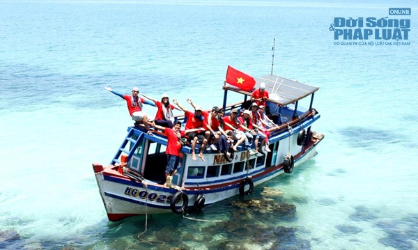 Xúc động bộ ảnh “Hướng về biển Đông – Chạm vào Tổ quốc” 