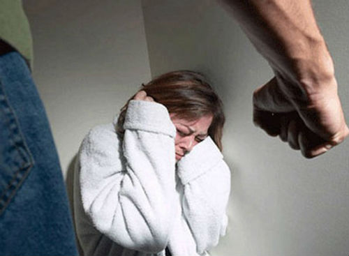 Chồng nhiều lần đánh vợ thừa sống thiếu chết Chồng nhiều lần đánh vợ thừa sống thiếu chết