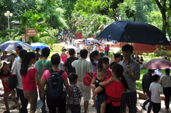 Quốc tế Thiếu nhi (1/6): Đưa con đi “ngắm người”