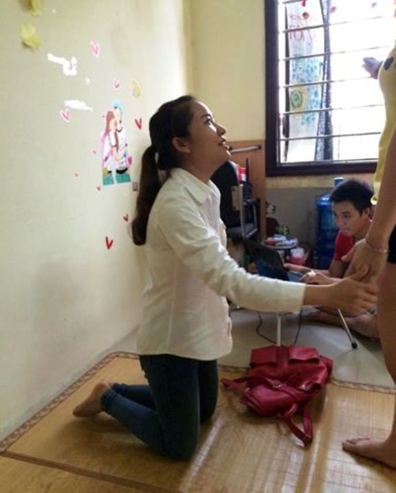 Clip: Cô gái trẻ ăn cắp bị bắt quả tang gây bức xúc Clip: Cô gái trẻ ăn cắp bị bắt quả tang gây bức xúc