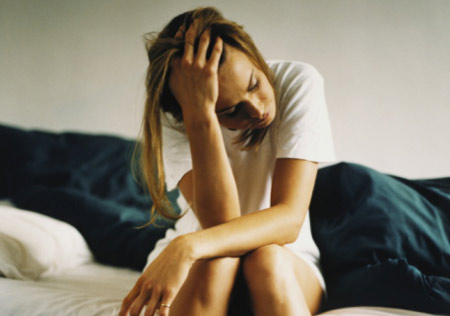 Đòi ly hôn, chồng đe dọa chia đôi nợ cờ bạc hàng tỷ đồng